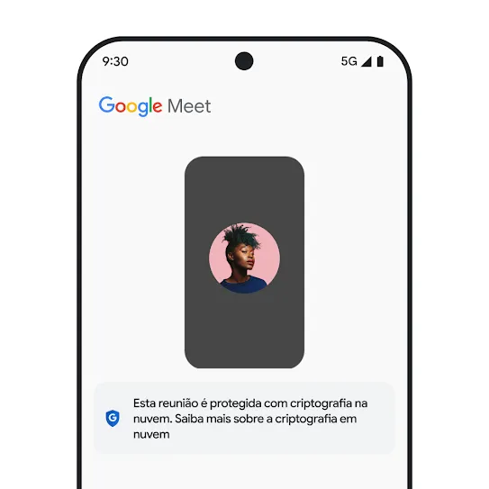 Imagem da tela de um smartphone com o Google Meet aberto, mostrando uma mensagem abaixo da janela de reunião com informações sobre criptografia na nuvem.