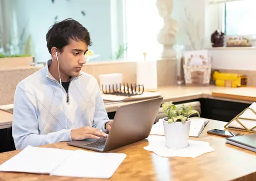 cybersecurity-student-in